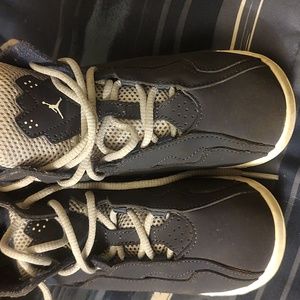 Baby Boy Shoes The size is US 10C UK 9.5